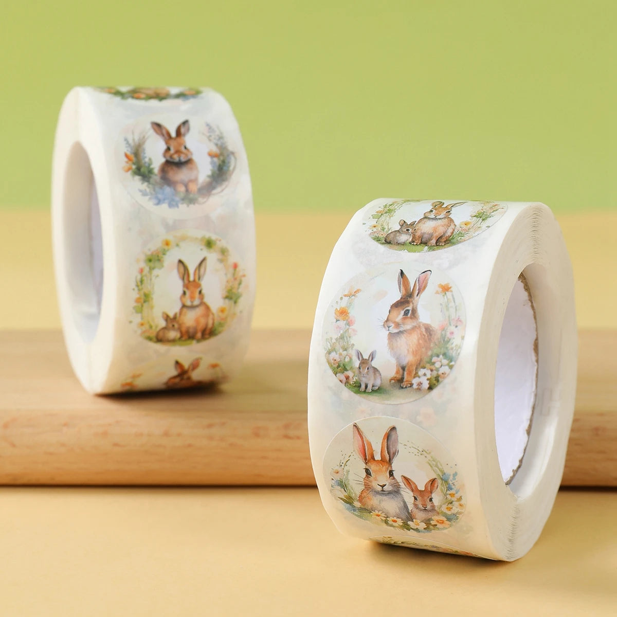 Rolo com 500 Adesivos de Coelhinho