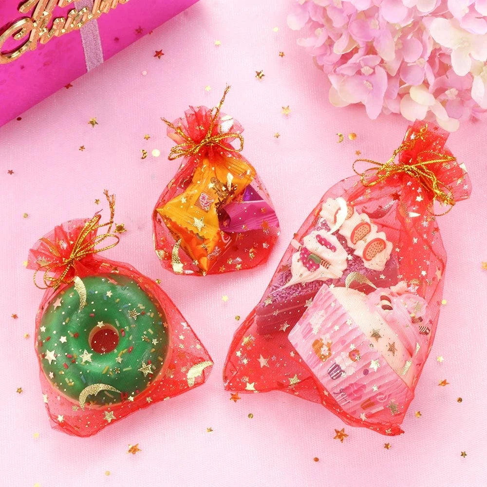 Kit 50 Saquinhos de Organza Estrelas e Lua – Brilho Dourado