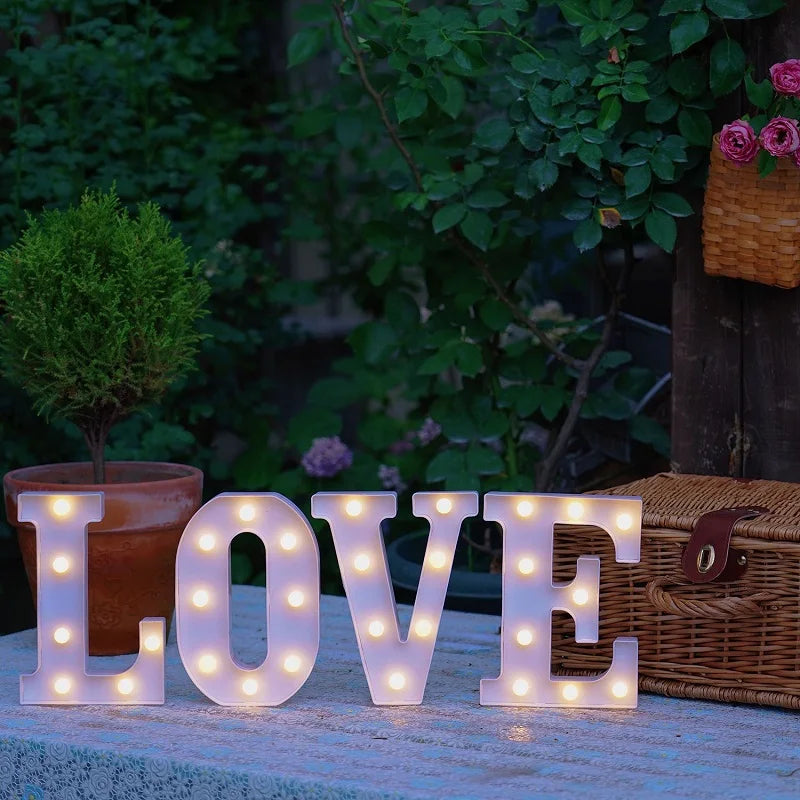 Letras e Números de LED (16cm) – Luminária Decorativa