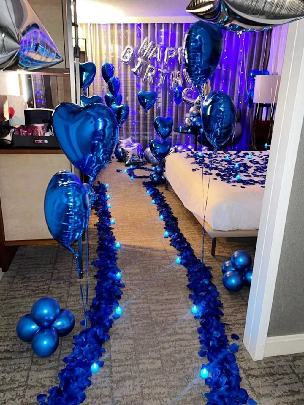 Combo Decoração de Festa Preto e Azul – Balões e Pétalas