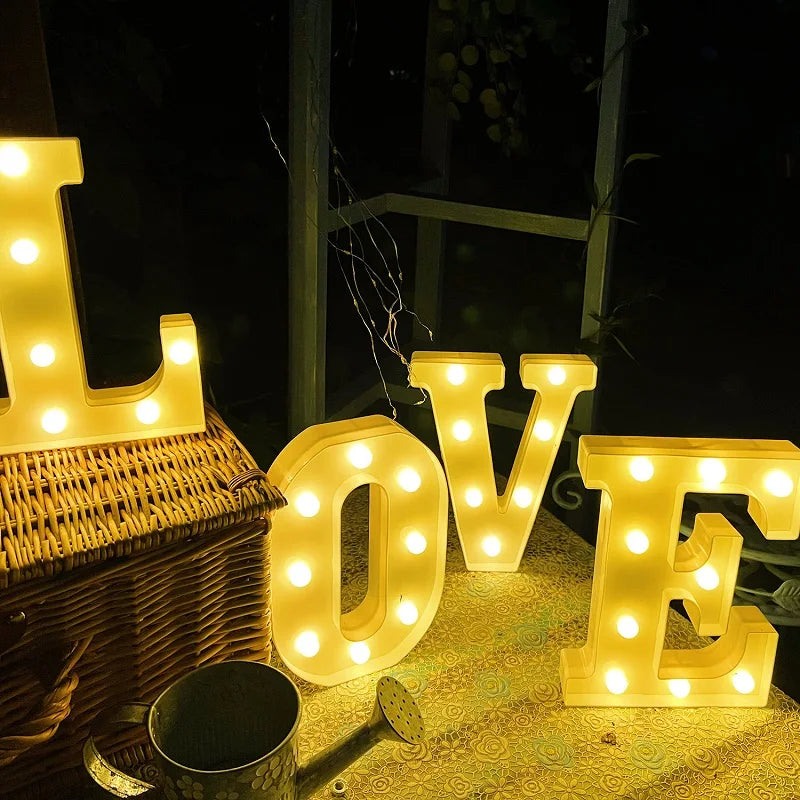 Letras e Números de LED (16cm) – Luminária Decorativa