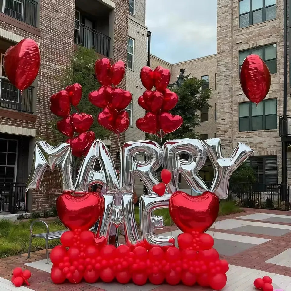 Conjunto de Balões "Marry Me" e Corações