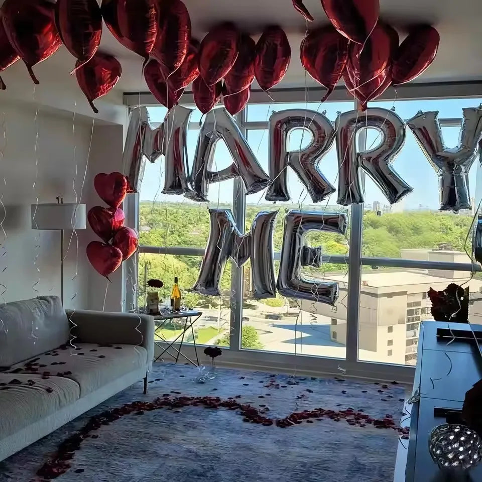 Conjunto de Balões "Marry Me" e Corações